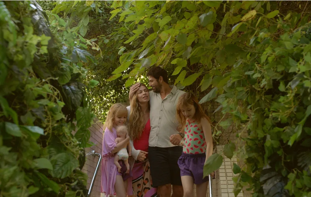 uma familia feliz filme